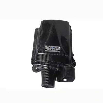 Intégration d'air en fibre de carbone pour véhicules légers pour la protection du moteur